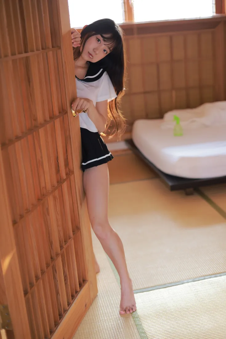 水手服少女手机壁纸｜日式房间背景图片 - 白色「哲风壁纸」