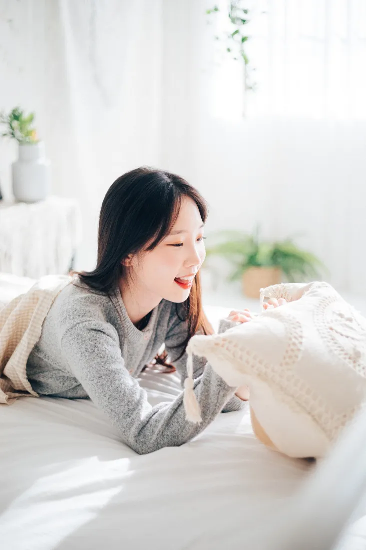居家女生手机壁纸｜卧室背景图片 - 温馨居家生活「哲风壁纸」