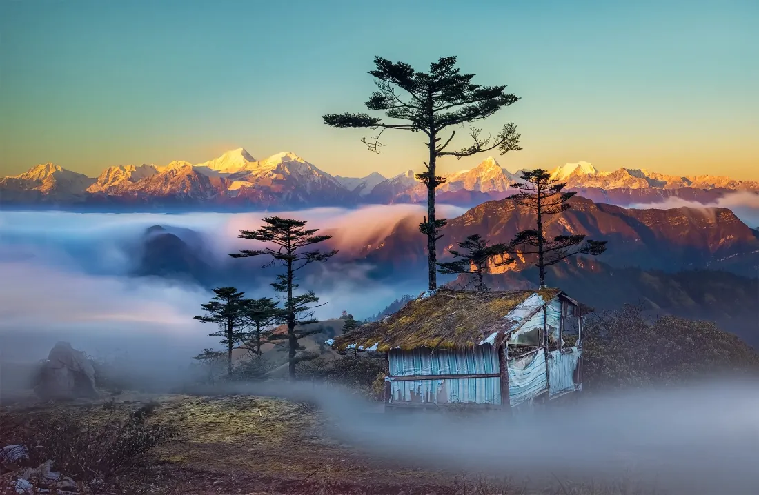 2k自然风景壁纸｜云海山峰背景图片 - 小木屋松树「哲风壁纸」