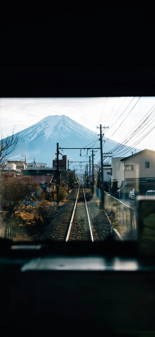 轨道富士山手机壁纸｜列车窗景背景图片 - 自然风景「哲风壁纸」
