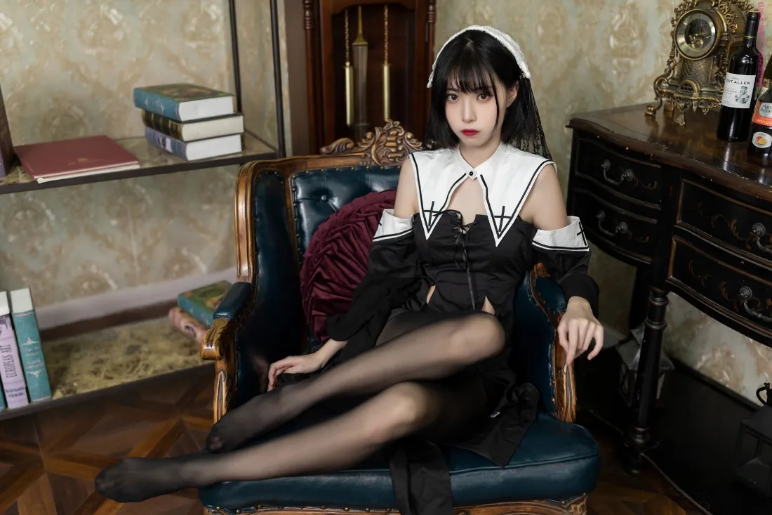 女仆装美女手机壁纸｜复古背景 - 黑丝写真「哲风壁纸」