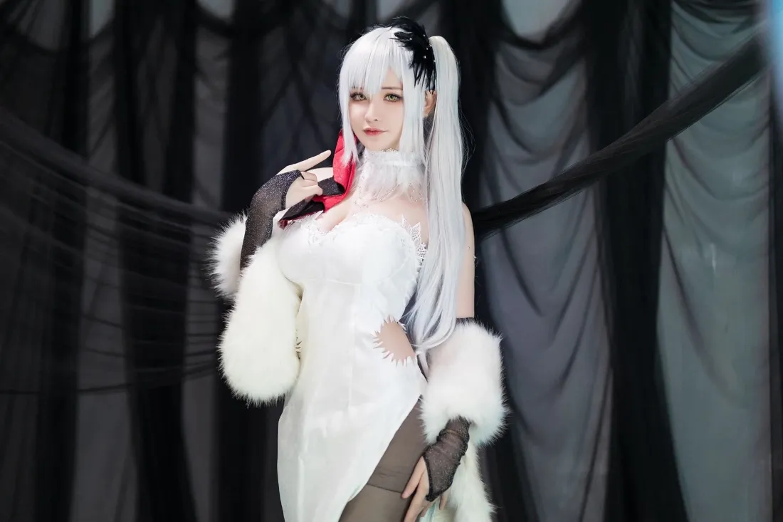 cosplay美女手机壁纸｜黑色背景图片 - 白色长发「哲风壁纸」