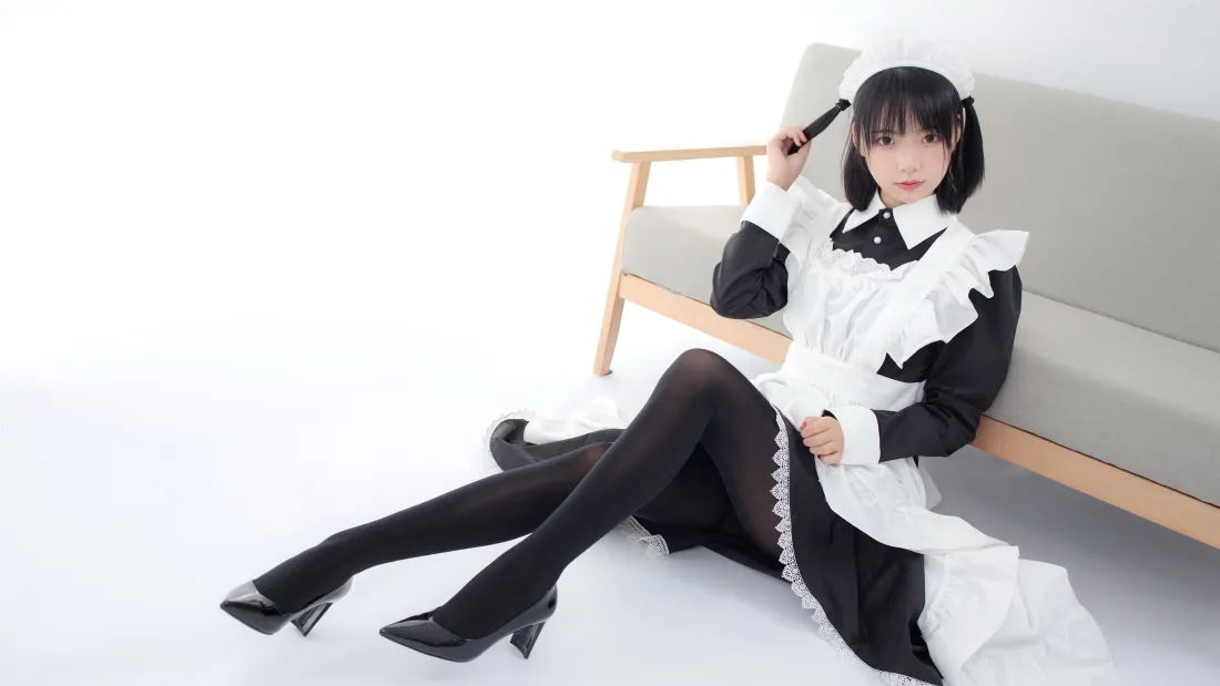 4k女仆装少女壁纸｜白色背景图 - 黑丝高跟鞋「哲风壁纸」