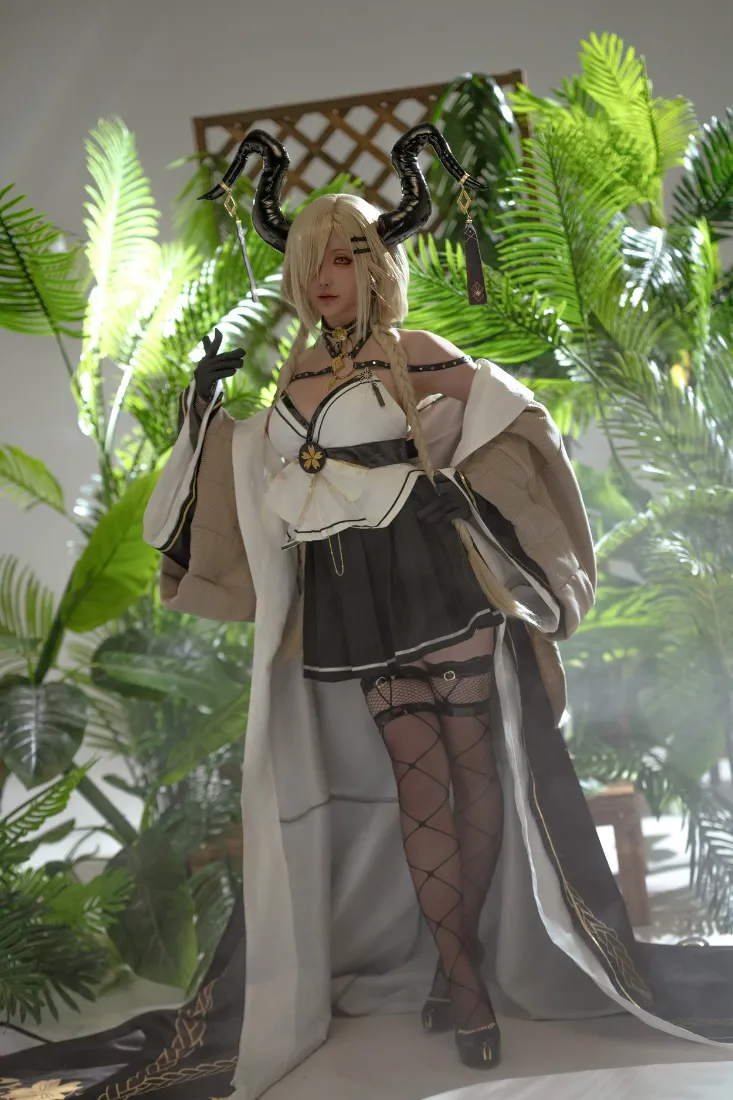 cosplay角色手机壁纸｜绿色植物背景 - 角色扮演「哲风壁纸」
