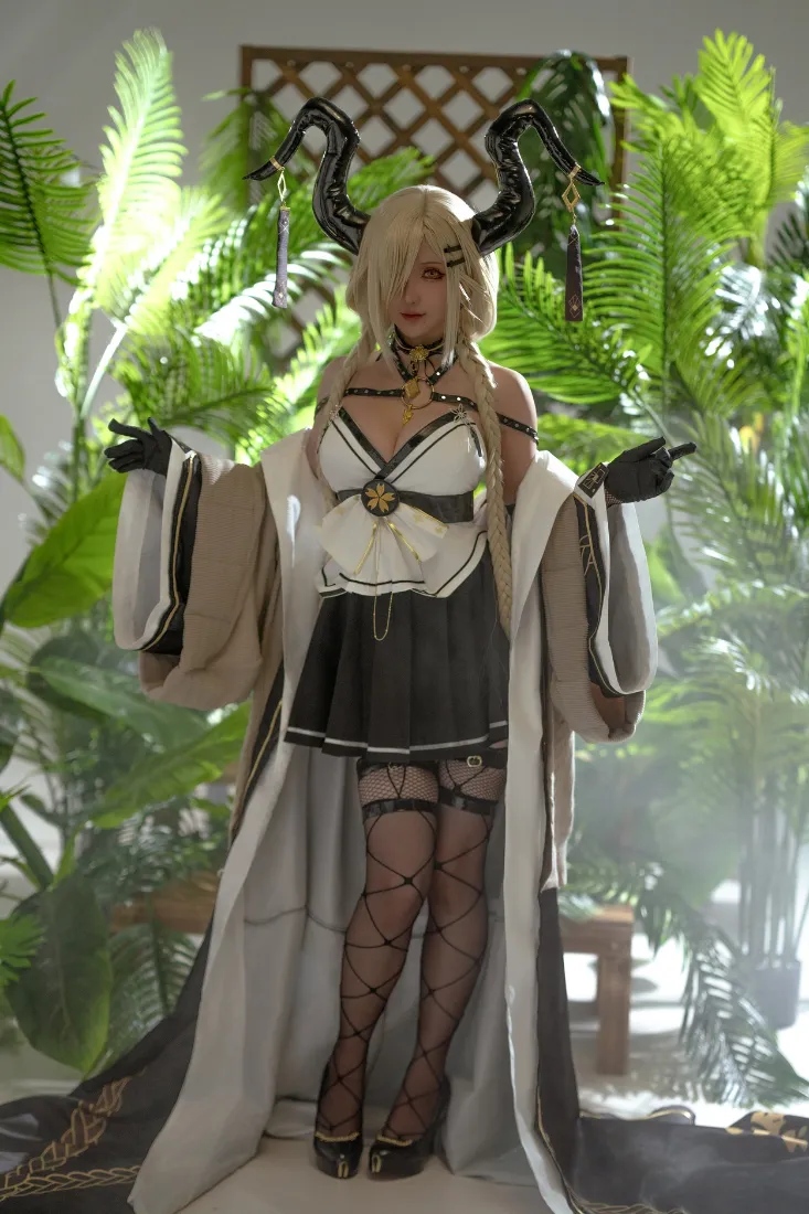 cosplay手机壁纸｜绿色背景图 - 植物角色穿搭「哲风壁纸」