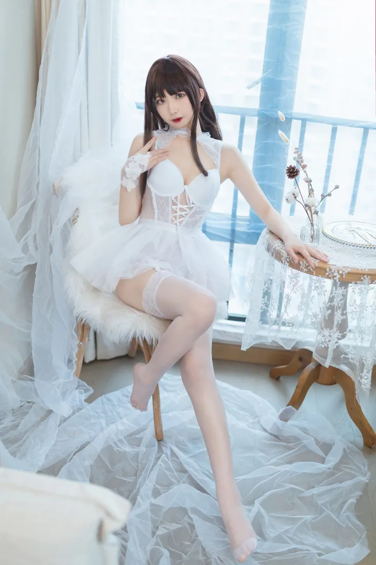 白色蕾丝裙美女手机壁纸｜室内背景 - 白色纱帘「哲风壁纸」