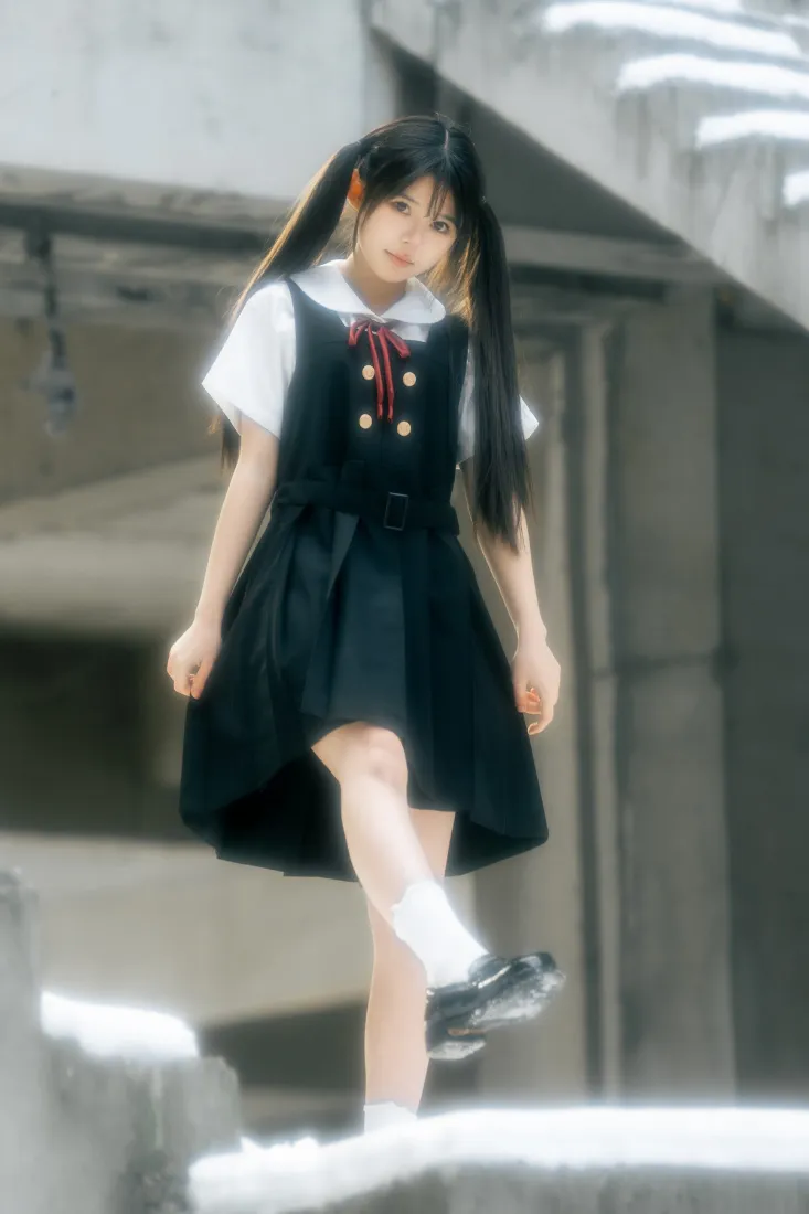 双马尾女孩手机壁纸｜楼梯口背景图片 - 下雪天「哲风壁纸」