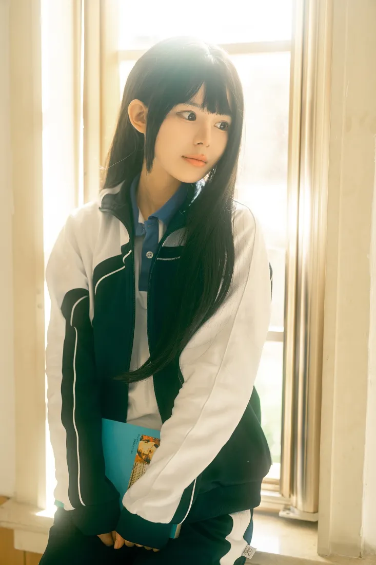 学生校服少女手机壁纸｜居家窗边背景 - 长发女生「哲风壁纸」