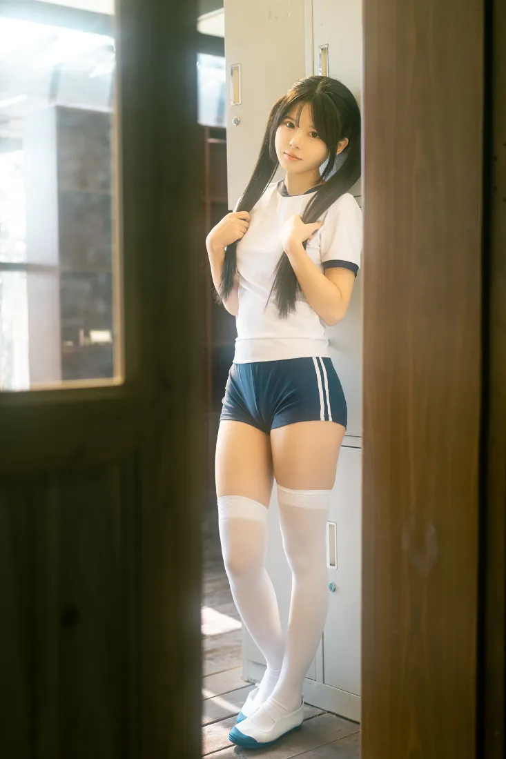 学生居家手机壁纸｜白袜少女背景图片 - 青春校园风「哲风壁纸」