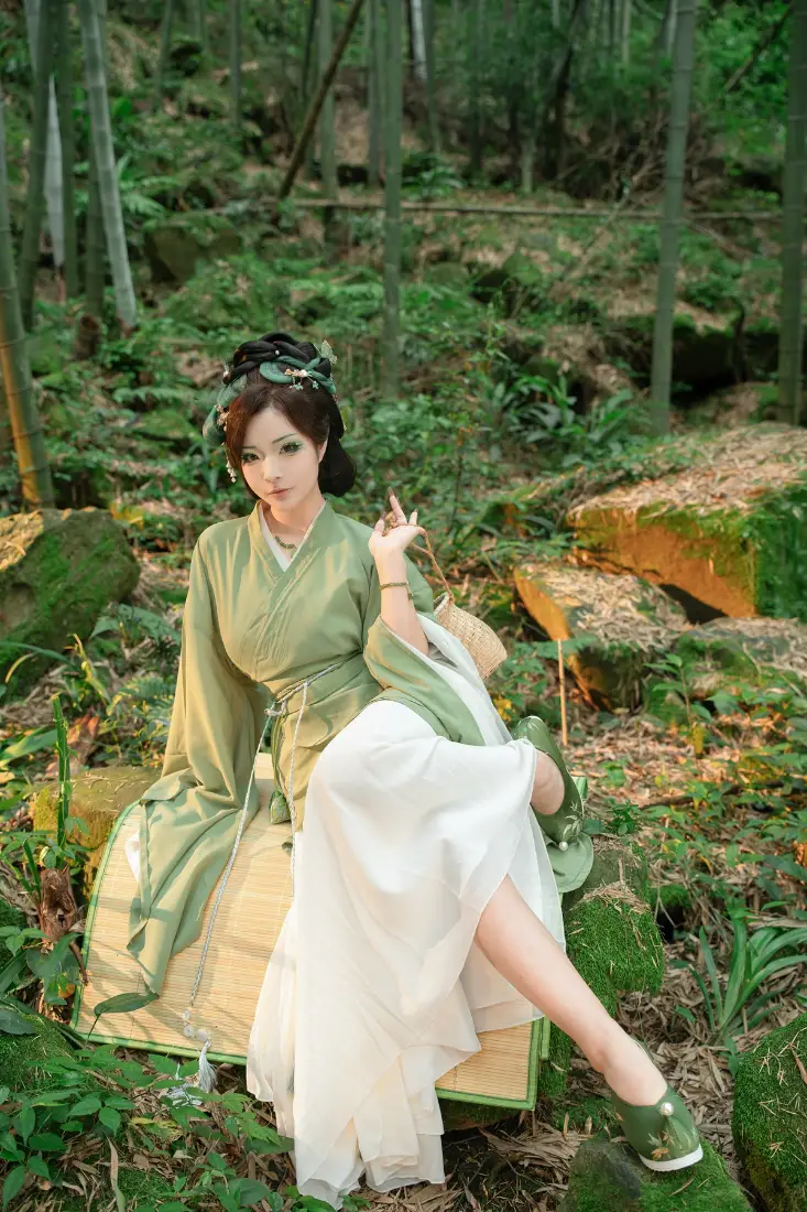古风女子手机壁纸｜竹林背景图片 - 绿色户外「哲风壁纸」
