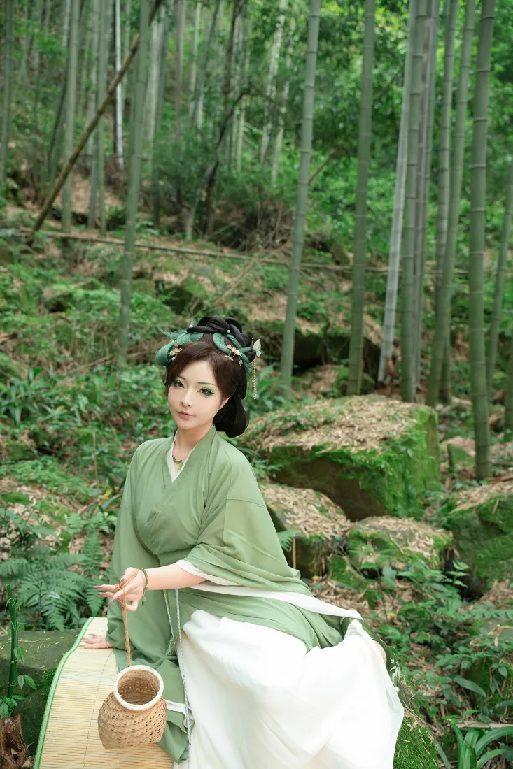 古风古装女子手机壁纸｜竹林背景图 - 绿色户外「哲风壁纸」