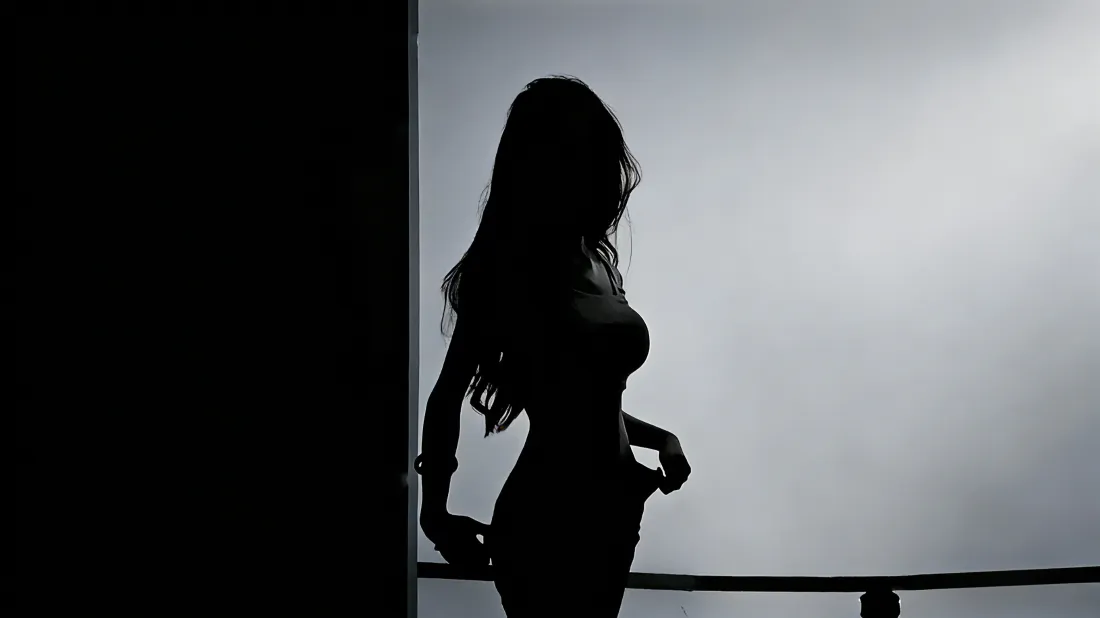 3k女性剪影壁纸｜简约背景图片 - 黑色影子「哲风壁纸」