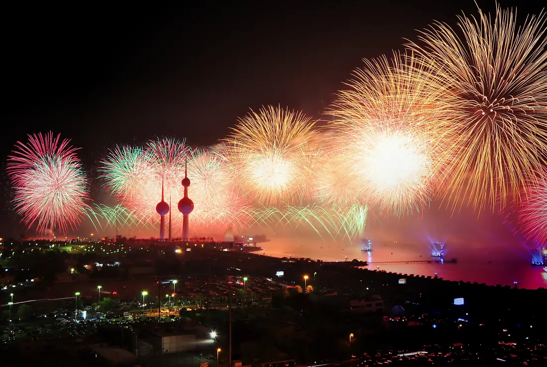 4k科威特塔壁纸｜城市烟花背景图片 - 夜景「哲风壁纸」
