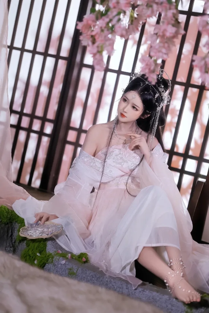 古风女子手机壁纸｜梅花背景图片 - 古装汉服庭院「哲风壁纸」