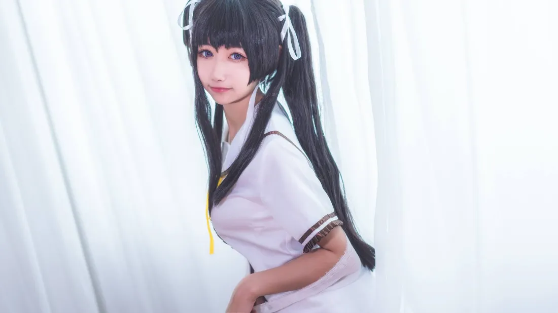 2kcosplay壁纸｜白色背景图 - 黑色长发制服少女「哲风壁纸」