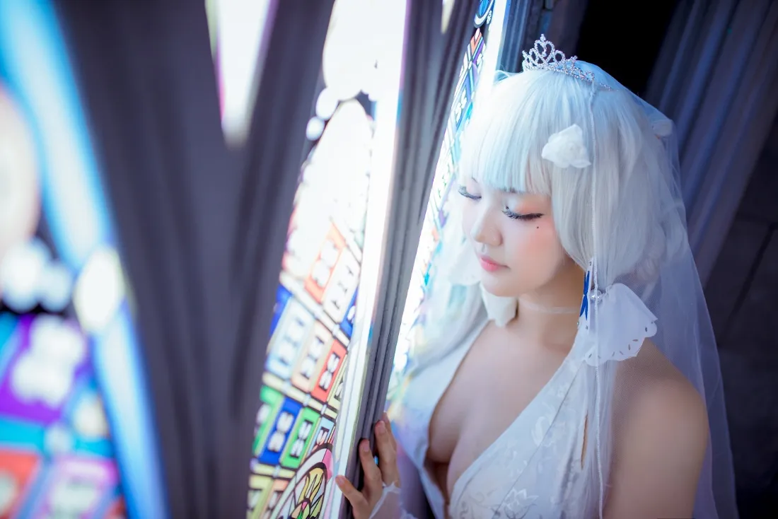 2k白色婚纱新娘壁纸｜彩色玻璃窗背景 - 教堂「哲风壁纸」