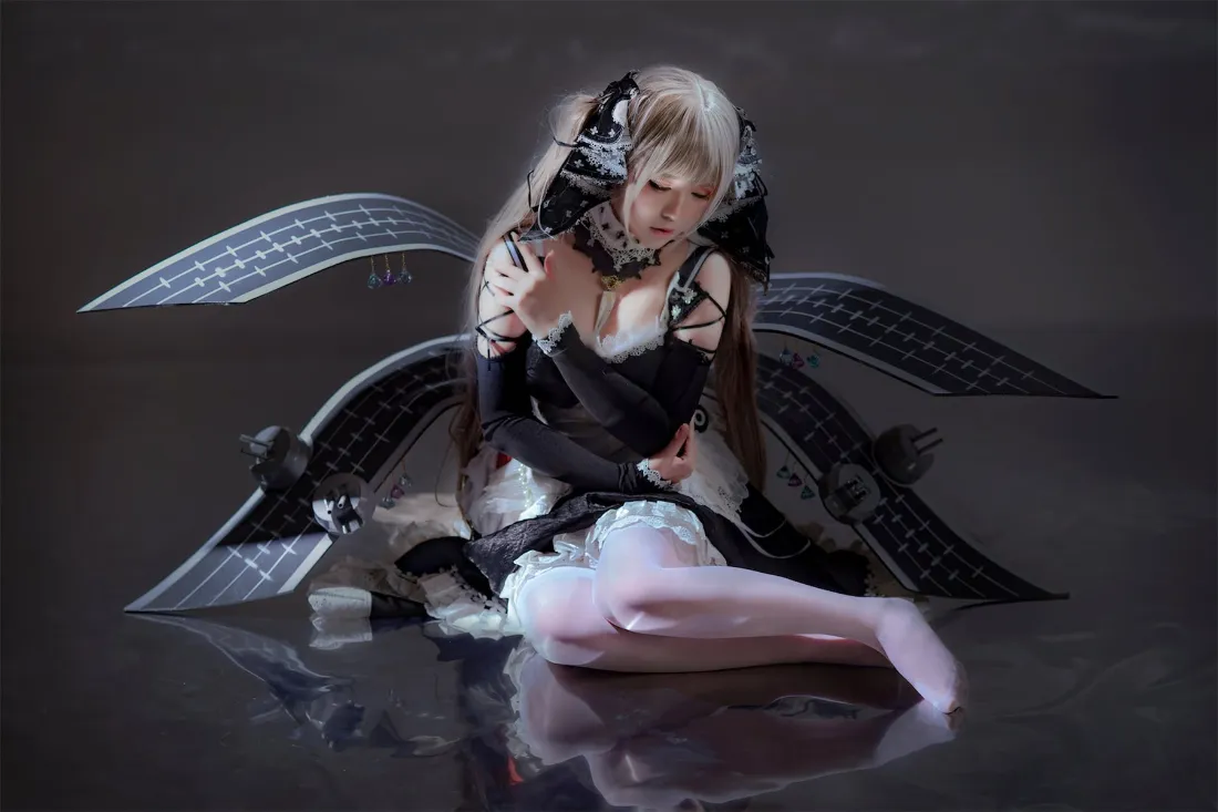2k白色头发科幻角色壁纸｜机械翅膀背景 - 黑白色服装「哲风壁纸」