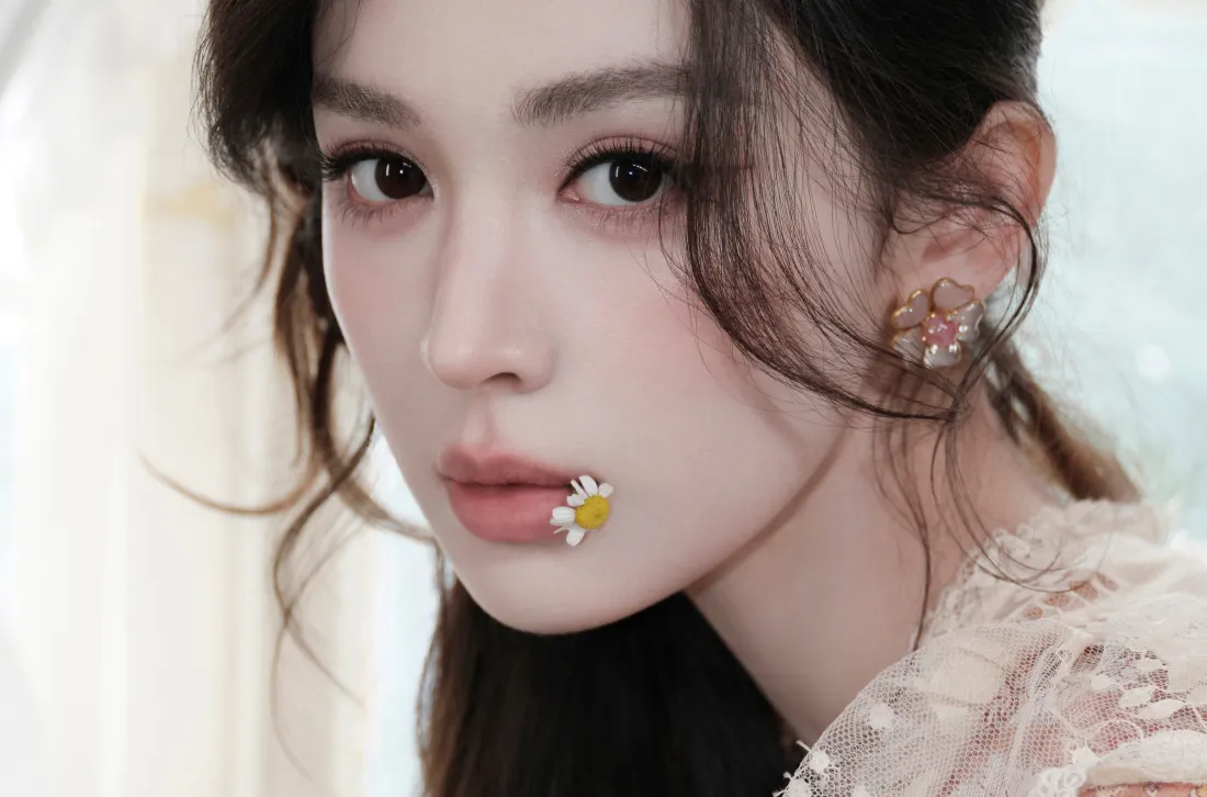 7k古力娜扎壁纸｜蕾丝背景图片 - 小雏菊妆容「哲风壁纸」