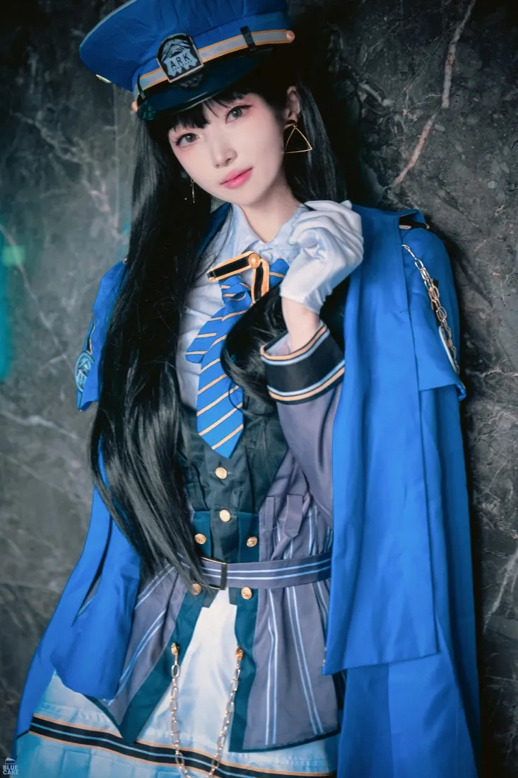 小警察手机壁纸｜蓝色制服背景图片 - 黑色长发cosplay「哲风壁纸」