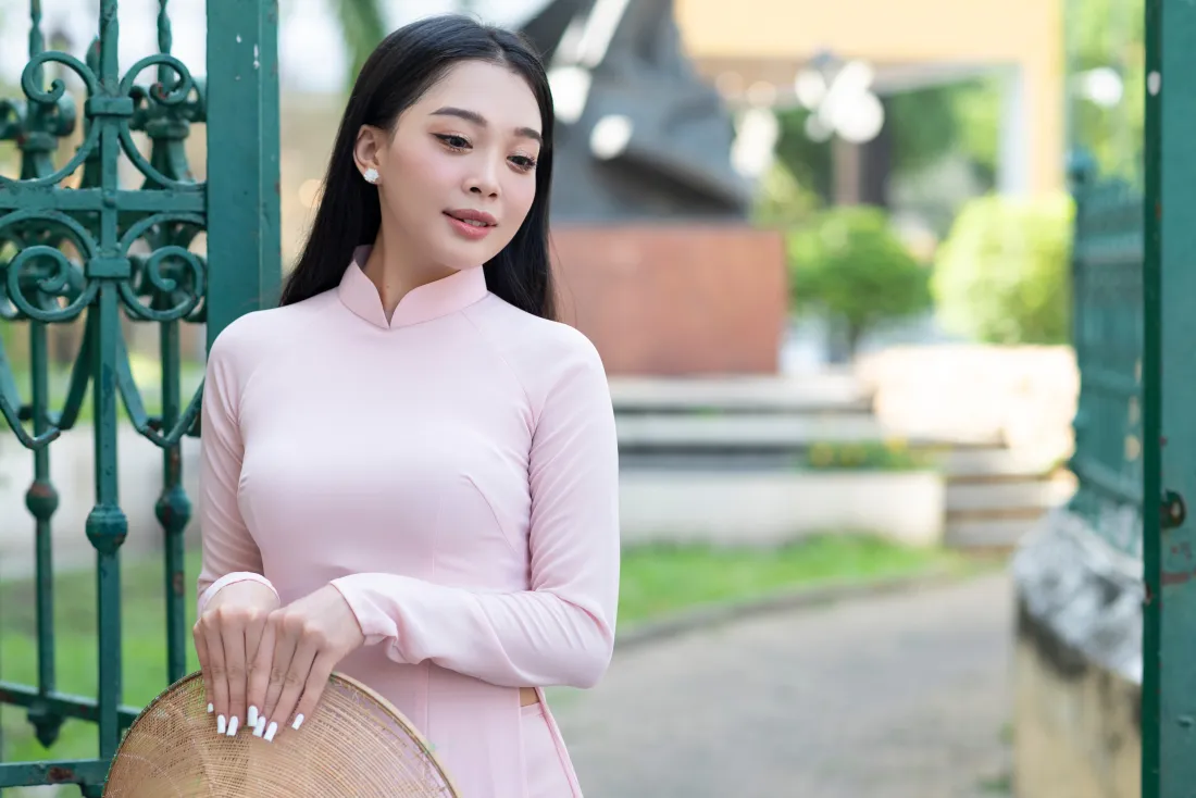 6k粉色立领美女壁纸｜古风园区背景图片 - 温婉「哲风壁纸」
