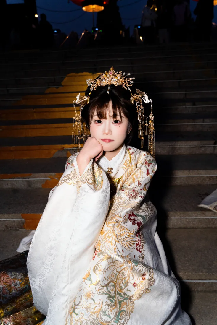 汉服美女手机壁纸｜夜景石阶背景图片 - 古风写真「哲风壁纸」