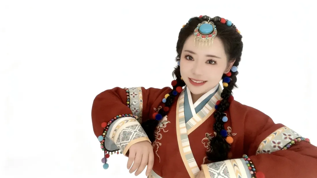 3k藏族少女壁纸｜纯白背景图片 - 甜美可爱萌妹子「哲风壁纸」