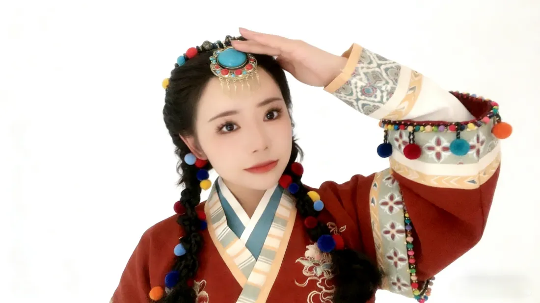3k藏族少女壁纸｜纯白背景图片 - 民族风服饰「哲风壁纸」