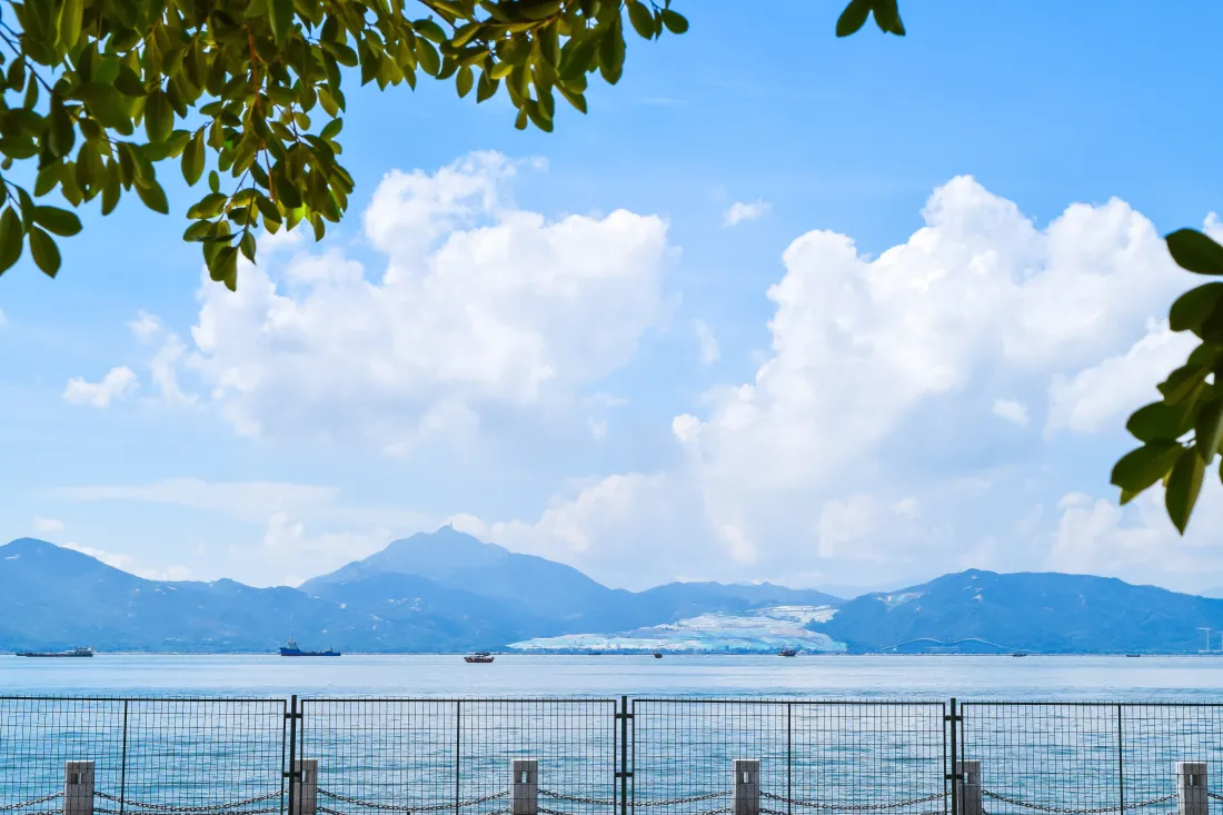 6k江边风景壁纸｜清新背景图片 - 蓝天远山「哲风壁纸」