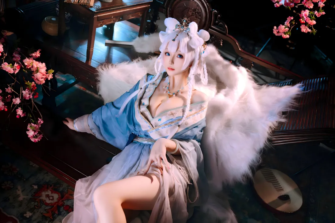 10k九尾狐cos壁纸｜古风室内背景图片 - 白发美女「哲风壁纸」