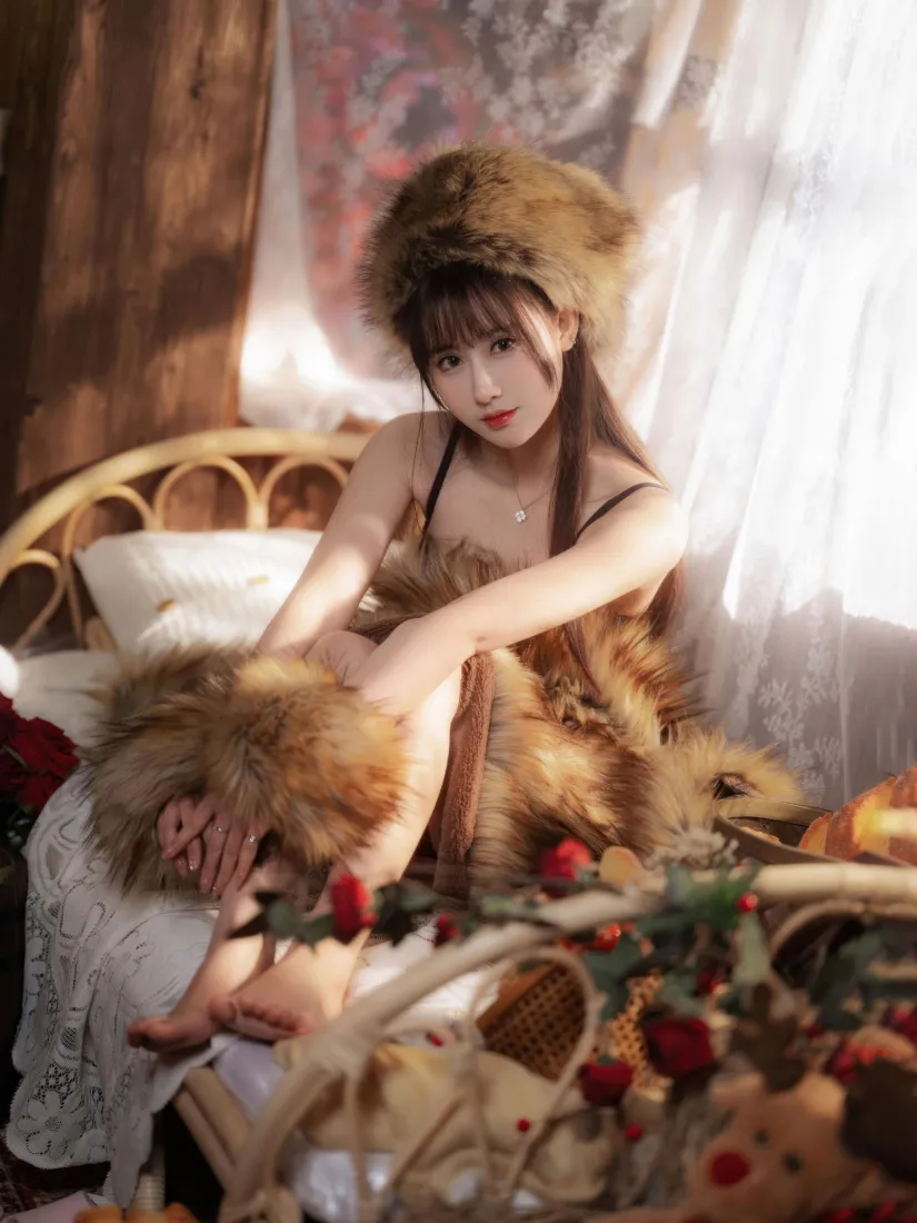 暖调美女手机壁纸｜人像写真背景图片 - 复古毛绒穿搭「哲风壁纸」