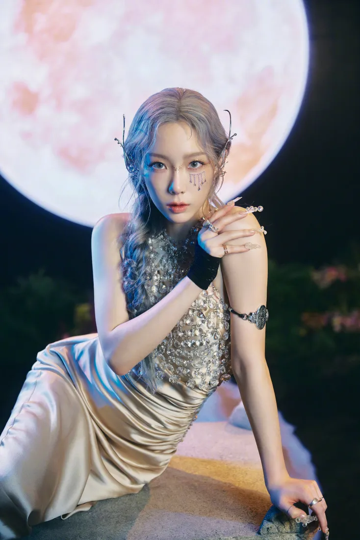 金泰妍手机壁纸｜满月暗夜背景图片 - 精灵造型女爱豆「哲风壁纸」