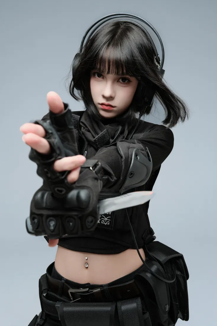 女警手机壁纸｜浅灰背景图片 - 酷飒战术风「哲风壁纸」
