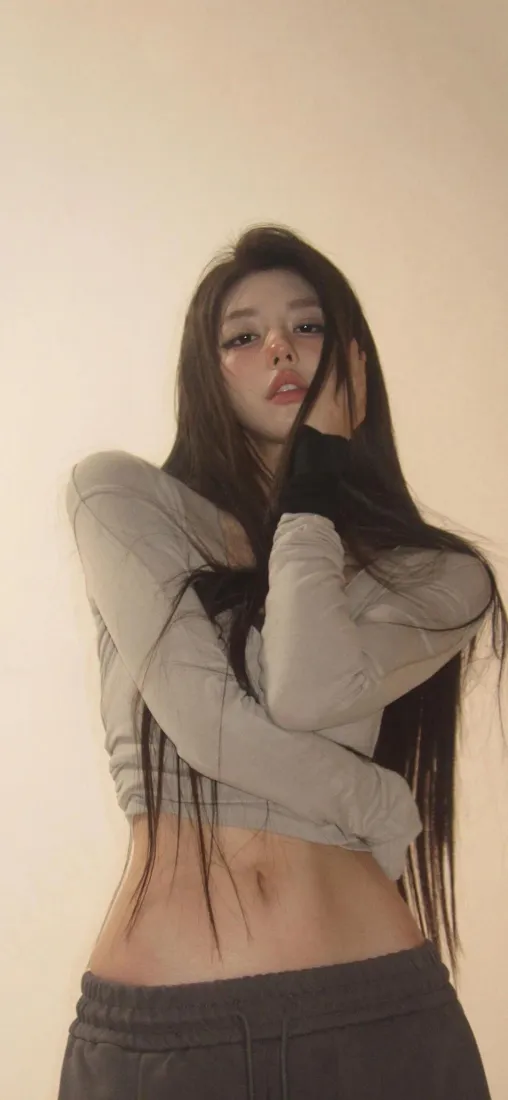 长发美女手机壁纸｜纯色背景图片 - iOS「哲风壁纸」