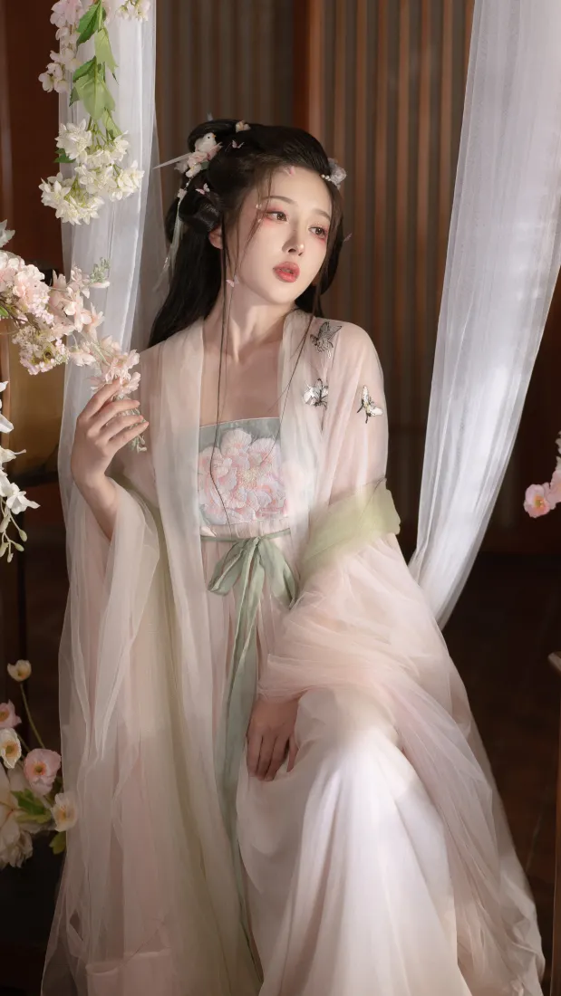 古装美女手机壁纸｜室内花艺背景图片 - 温婉仙气「哲风壁纸」