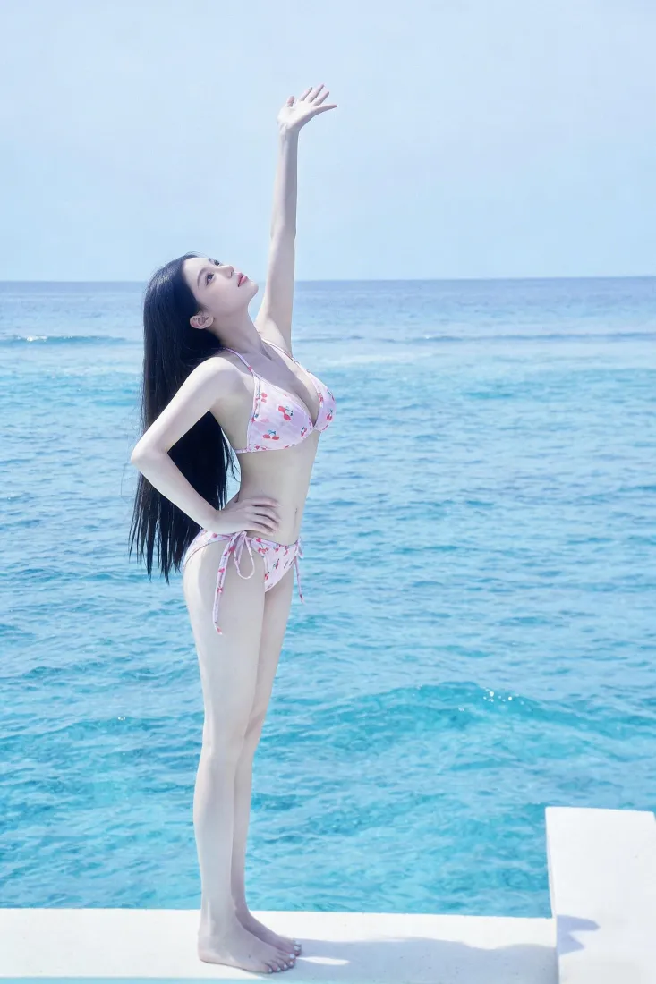 比基尼美女手机壁纸｜海边背景图片 - 夏日清凉「哲风壁纸」