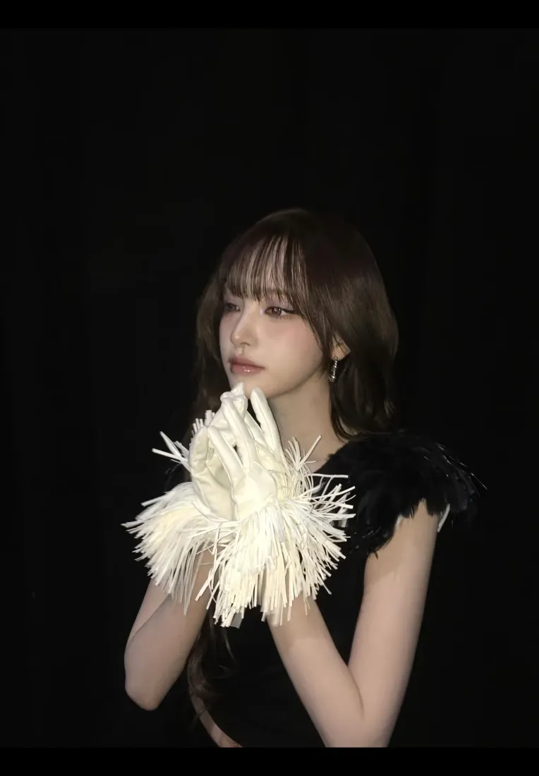 金志恒手机壁纸｜黑色背景图片 - 气质美女「哲风壁纸」