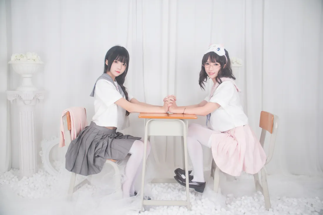 6k桜桃喵壁纸｜JK少女背景图片 - 双人灰粉JK穿搭「哲风壁纸」