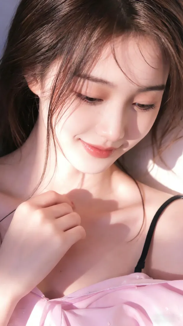 清纯美女手机壁纸｜暖光背景图片 - 温柔氛围感「哲风壁纸」