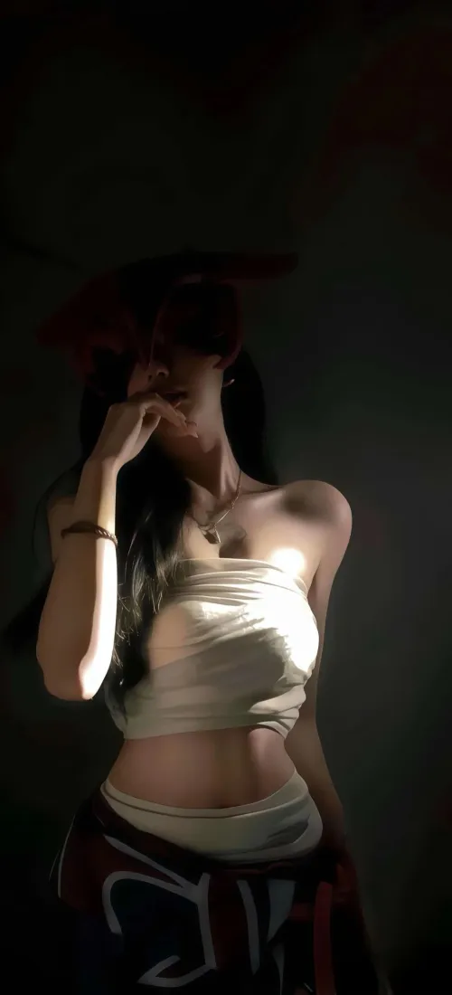 暗黑长发美女手机壁纸｜氛围感背景图片 - 酷辣露腰美女「哲风壁纸」