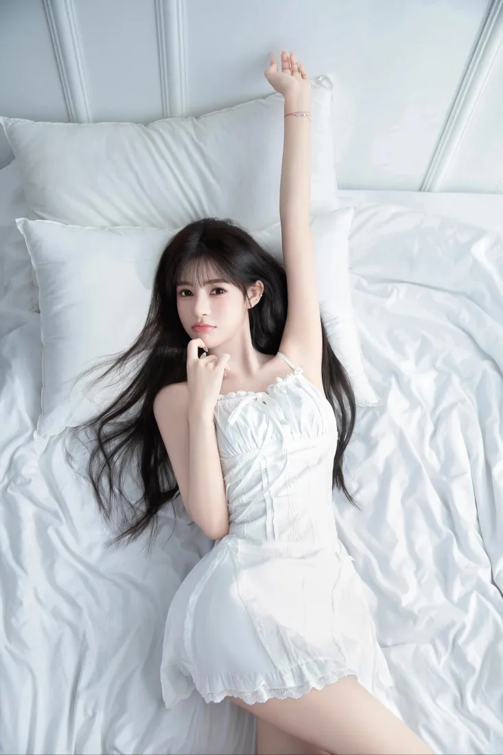 清纯黑发美女手机壁纸｜简约卧室背景图片 - 手机「哲风壁纸」