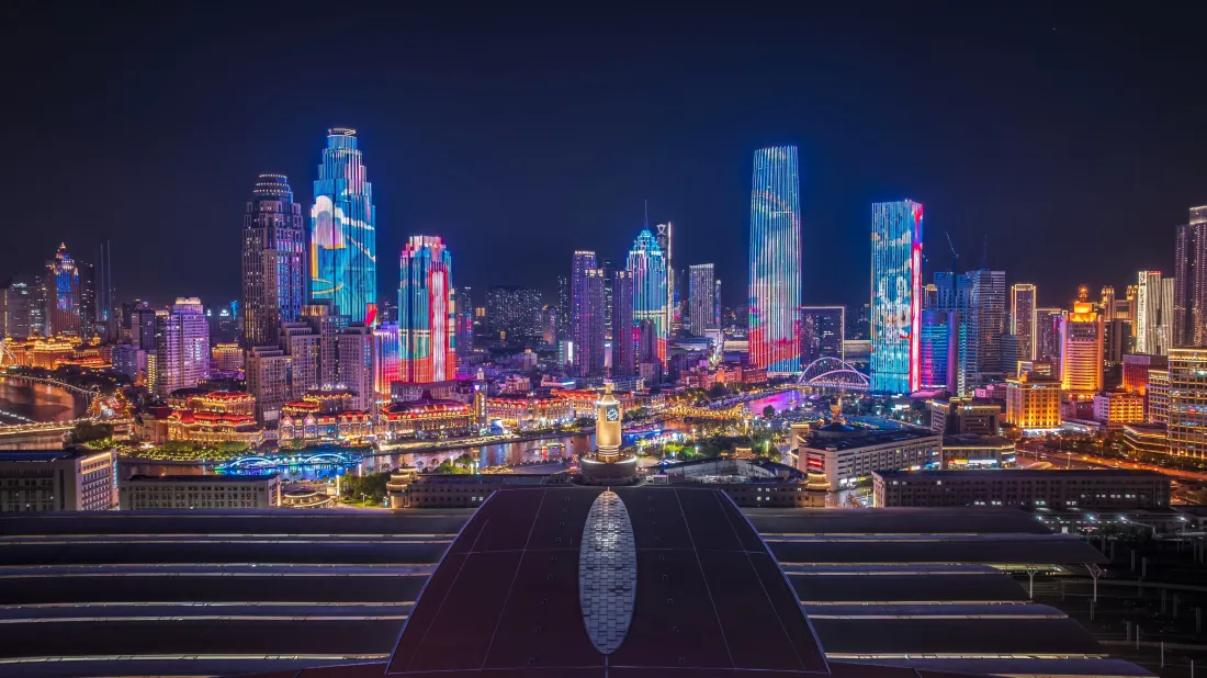 5k城市夜景壁纸｜摩天建筑群背景图片 - 璀璨霓虹灯光「哲风壁纸」