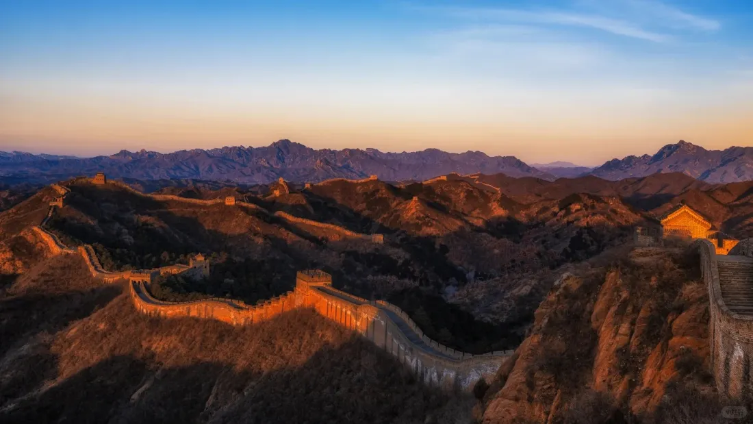 2k长城壁纸｜黄昏山峦背景图片 - 日落震撼自然风光「哲风壁纸」