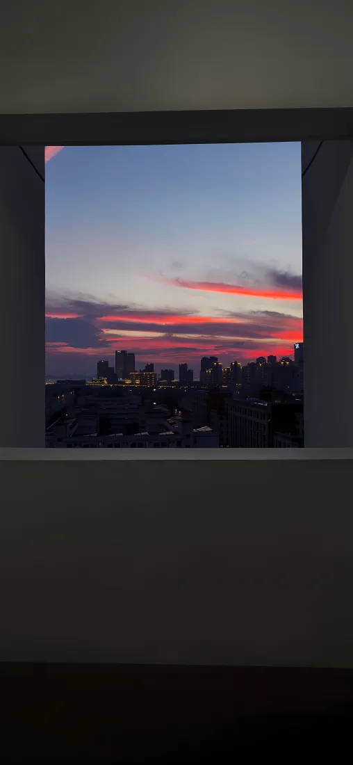 晚霞手机壁纸｜窗外城市背景图片 - 黄昏天空景观「哲风壁纸」