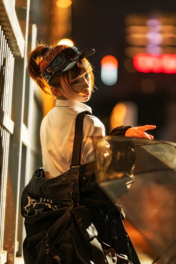 绮太郎Kitaro第五人格cos手机壁纸｜夜晚街头背景图片 - 时尚街拍「哲风壁纸」