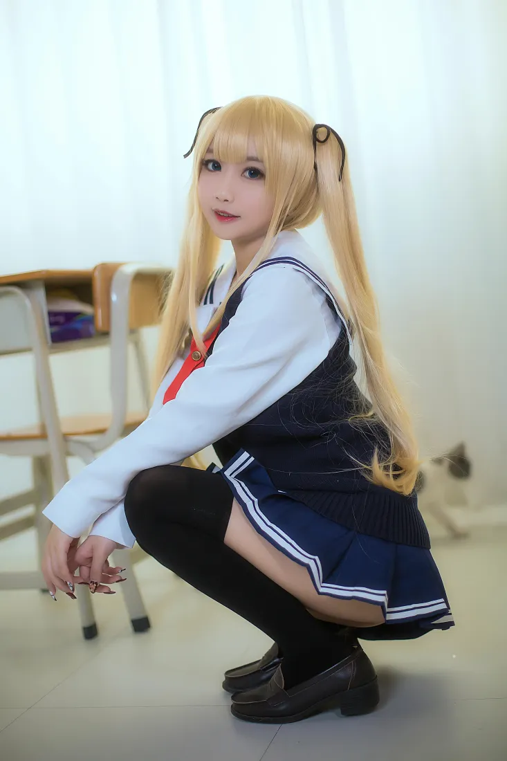 英梨梨cos手机壁纸｜JK教室背景图片 - 双马尾美少女「哲风壁纸」