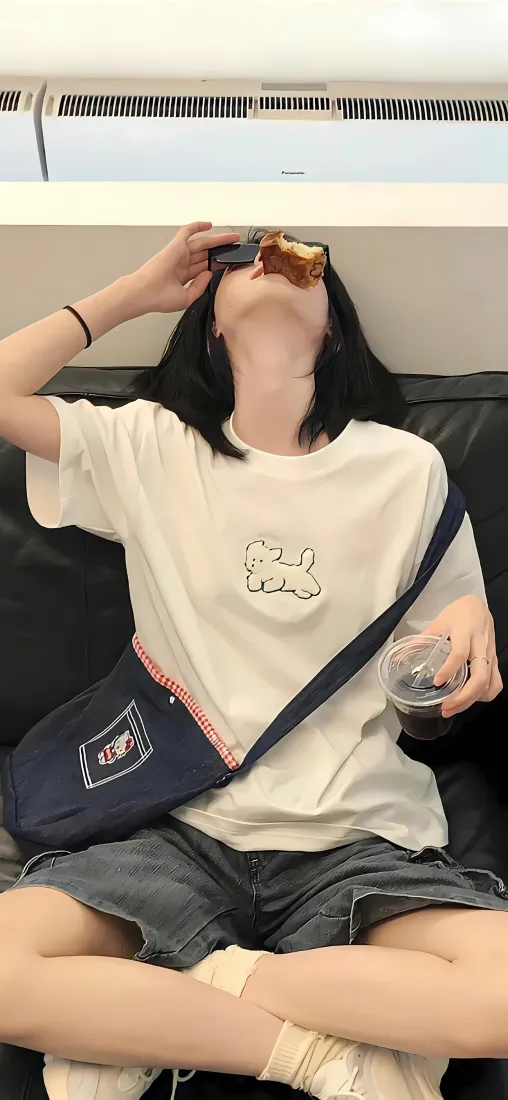 慵懒美女手机壁纸｜高铁出行背景图片 - 休闲松弛感穿搭「哲风壁纸」
