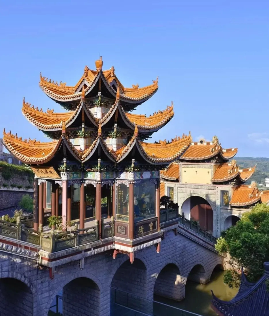 古风寺庙手机壁纸｜中式古建筑群背景图片 - 飞檐琉璃瓦「哲风壁纸」