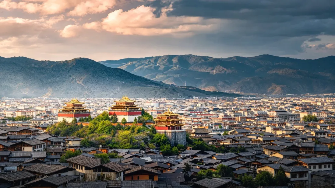 3k独克宗古城壁纸｜高原群山晚霞背景图片 - 香格里拉治愈风光「哲风壁纸」