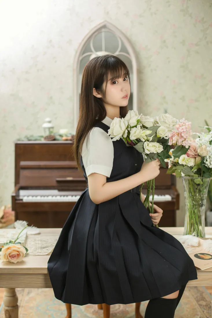 镜酱手机壁纸｜jk少女钢琴房背景图片 - 清纯捧花温柔写真「哲风壁纸」