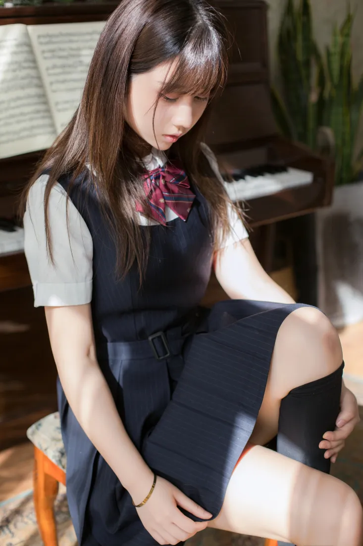 镜酱手机壁纸｜jk少女背景图片 - 清纯钢琴写真「哲风壁纸」